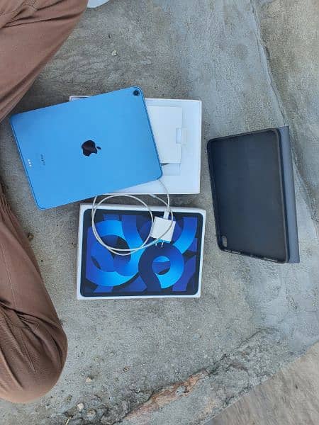 Ipad Air 5 64GB with box charger 10/10 (5 month warrenty) 7