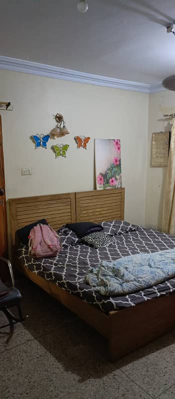Ladies furnished sharing rooms. Rent. 20000. available for rent gulshan block 16 4