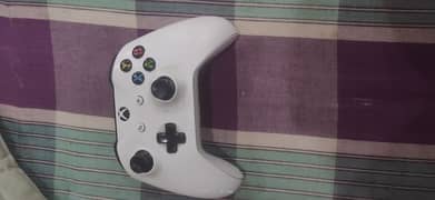 Xbox one S with games and Accounts 0