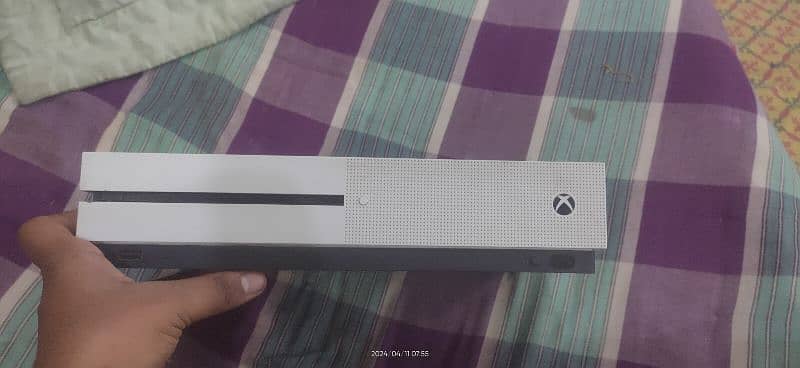 Xbox one S with games and Accounts 4