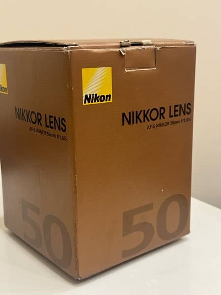 Nikon d5600 + Nikkor 50mm 1.8 + 18 - 55mm kit lens + Accessories 14