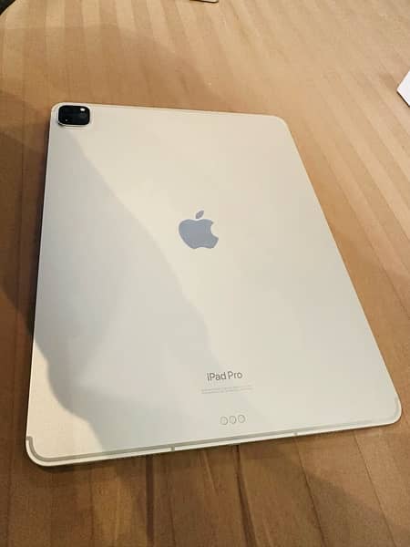 Apple iPad Pro 12.9 Inch 6th Gen 1