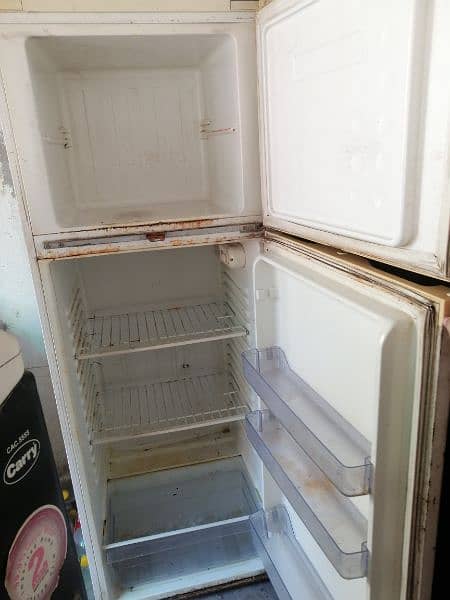 in very good condition fridge 2