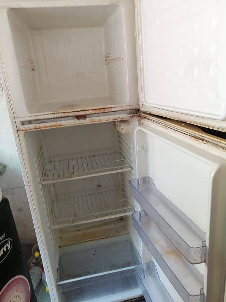 in very good condition fridge 3
