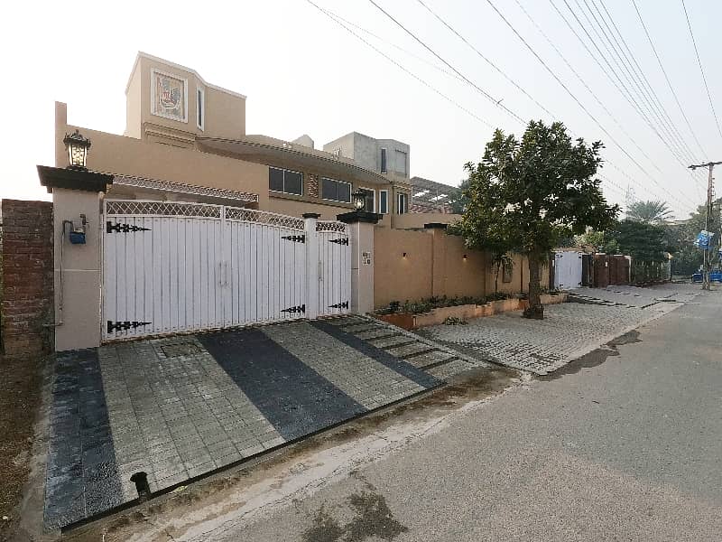 Near To Mosque 1 Kanal Spacious House Is Available In PGECHS Phase 1 For Sale 4