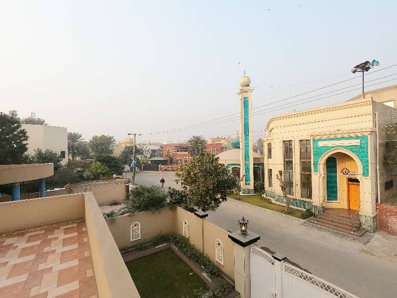 Near To Mosque 1 Kanal Spacious House Is Available In PGECHS Phase 1 For Sale 40