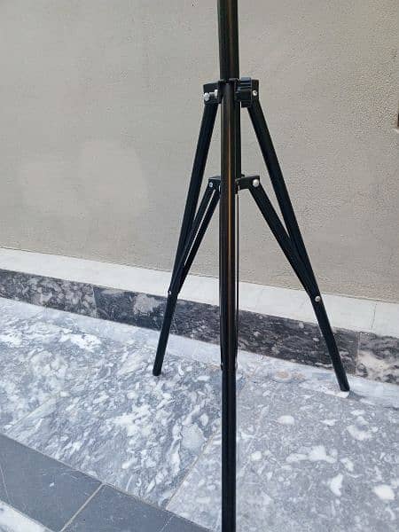 26cm ring light plus tripod stand for sale in best condition. 3