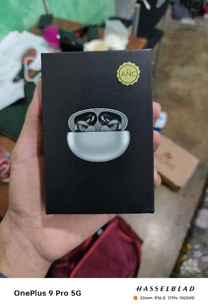 Hilink H5 WIRELESS CHARGING and Noise Cancelling Earbuds 5