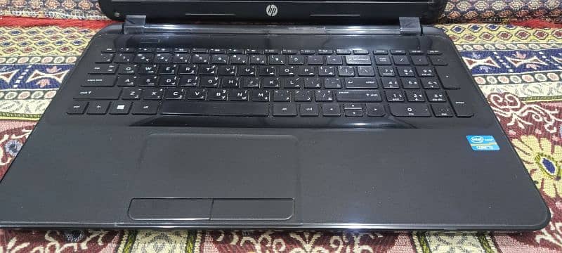 HP 12-GB RAM, 128 GB SSD, i3-3rd Generation 1