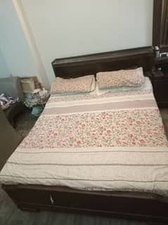 WOODEN 2 PERSON BED WITH DRESSING TABLE
