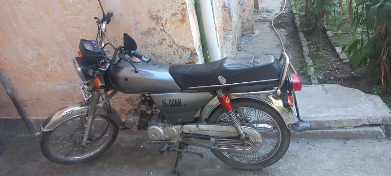 Motorcycle RA70 for sale in kamra 0