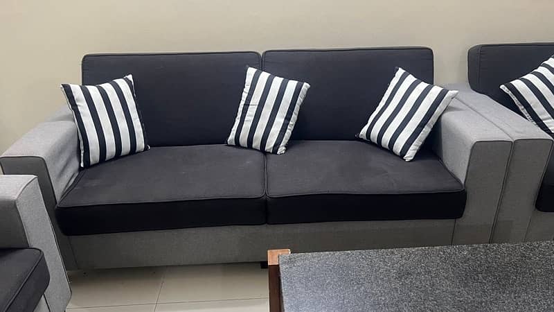 5 seater sofa with marble table 4
