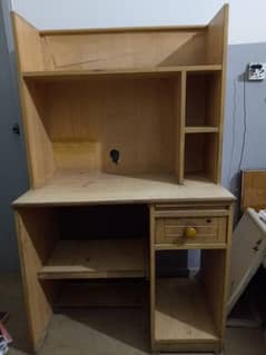 computer table in new condition