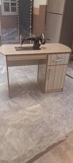 Sweing Machine Table with chair 0