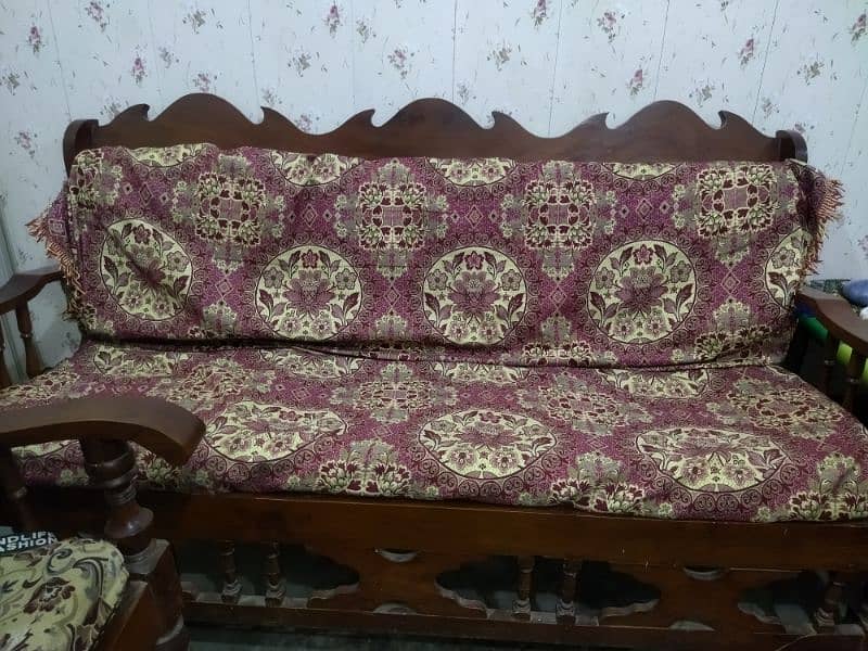 High quality wooden 5 Seater Sofa Set for Sale at a reasonable price 1