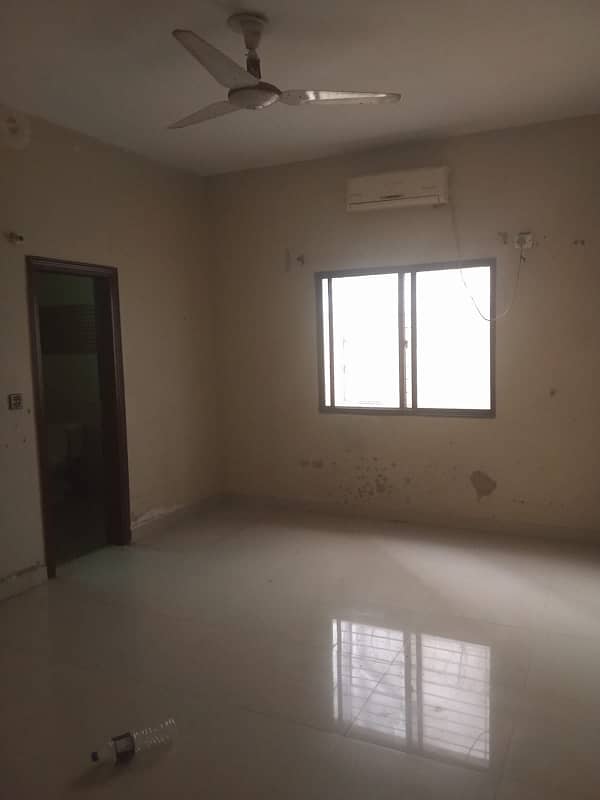 A Prime Location 275 Square Feet Office In Karachi Is On The Market For rent 2