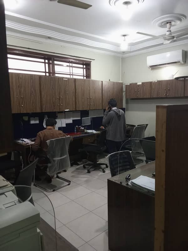 Investors Should rent This Prime Location Office Located Ideally In Jamshed Town 8
