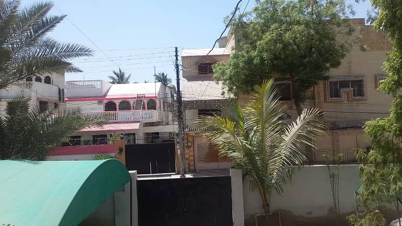 Noor Arcade Vip Block 7, 3 Bad D/d Ground Floor With Extra Land Boundary Wall Project No Water Problem No Load Shading 2