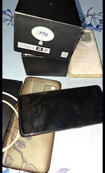 oppo f19 lush 10/9 condition box charjer 3