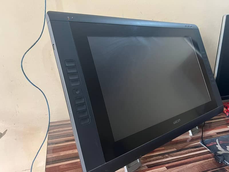 WACOM CINTIQ 22HD 21" DRAWING TABLET | DTK-2200 With Stand 7