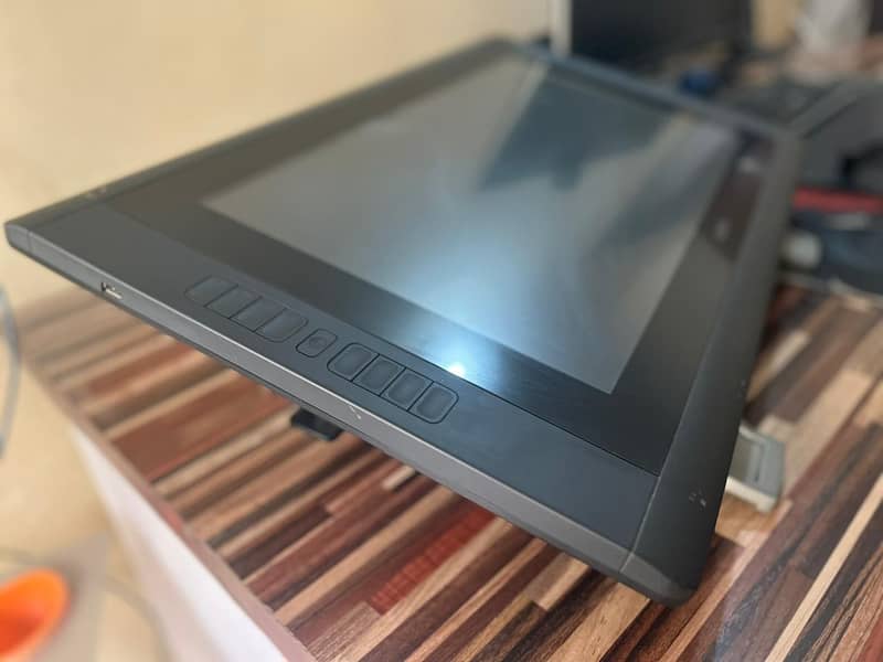 WACOM CINTIQ 22HD 21" DRAWING TABLET | DTK-2200 With Stand 10