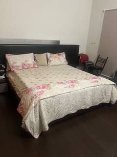 Bed set with mattress