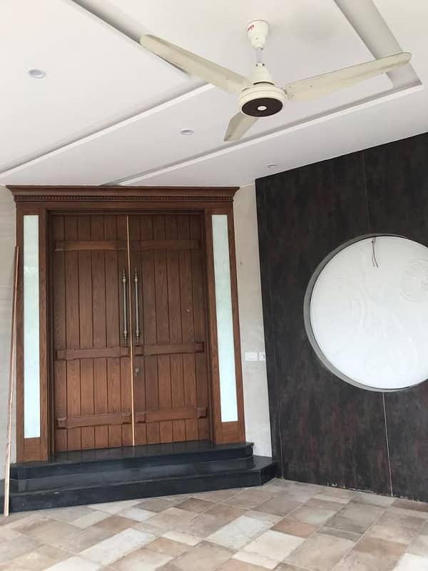 1 kanal Luxury HOUSE WITH FULL BASMENT and FACING PARK Modren Bungalow In Phase 5 3