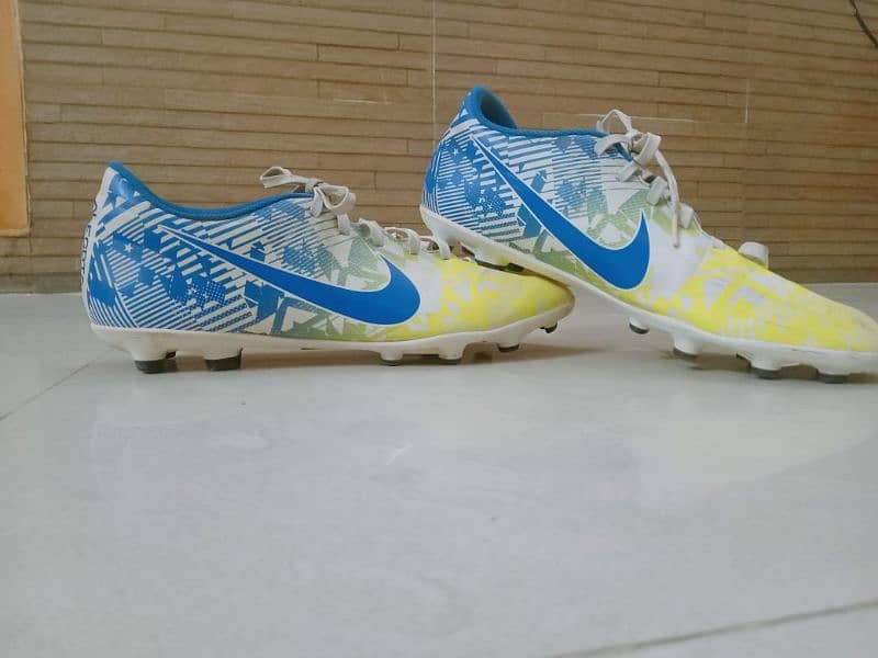 Nike original football shoes for sale 12 to 13 years 4