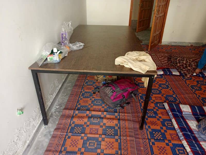 8x4 table for sale like a new condition 2