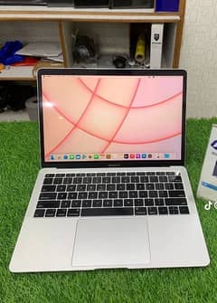 MacBook Air Core i5 model 2019 for sale me no repair