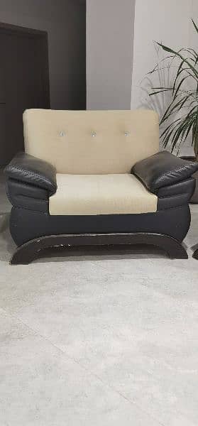 5 seater decent sofa mint condition 2