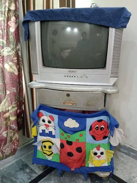 T. V  for  sale  in good  condition 1