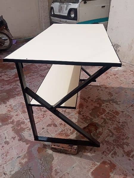 computer table 2ft*4ft. . double top. . lamination with PVC fitting. 5