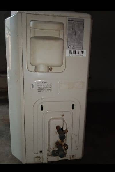 Orient 1 ton AC condition is good 5