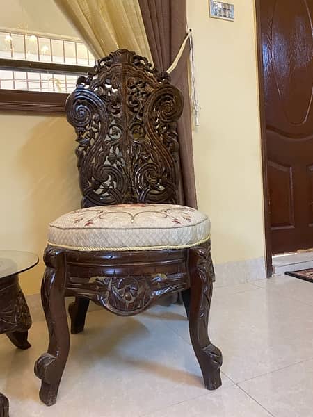 Chinoti Coffee chairs with round table 2