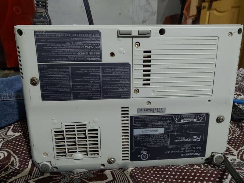 Panasonic DLP Projector with floor stand 100% Ok 4