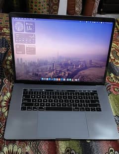 MacBook Pro 2019 TouchBar Core i9 with Box
