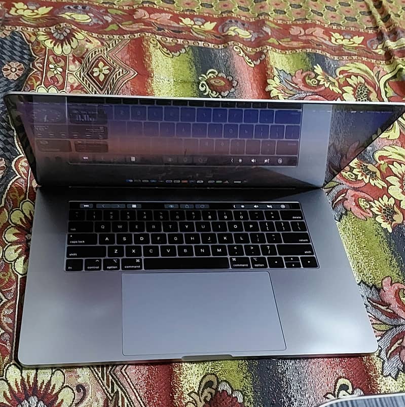 MacBook Pro 2019 TouchBar Core i9 with Box 1