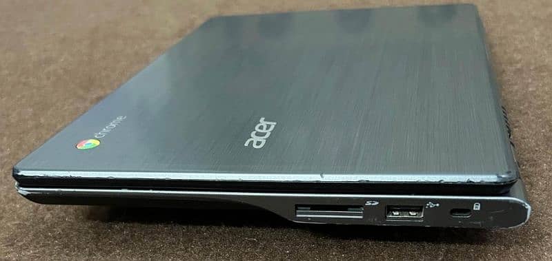Acer 4gb 128gb chromebook c740 with charger 6