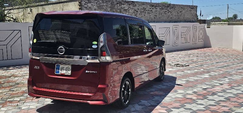 Nissan Serena E Power 15