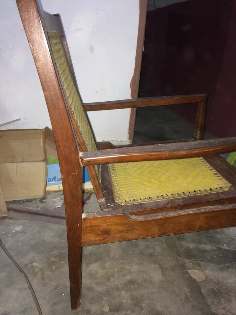 High Quality Wooden Chairs for sale at reasonable price 3