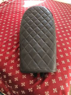 125 and cd 70 cafy racer seat ,handle ,margad in good condition