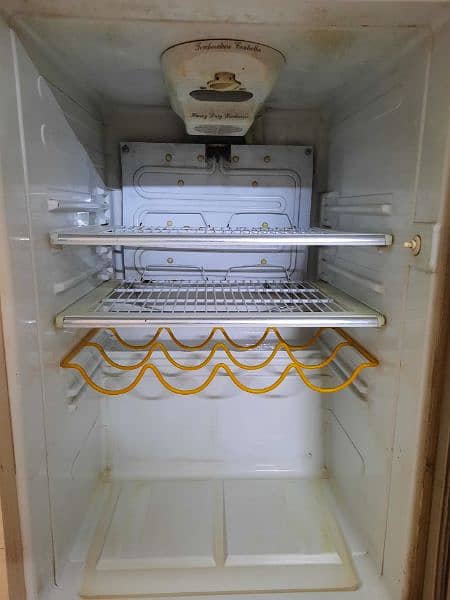 Dawlance refrigerator for urgent sale 3