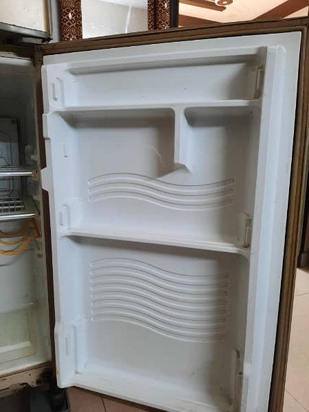 Dawlance refrigerator for urgent sale 4