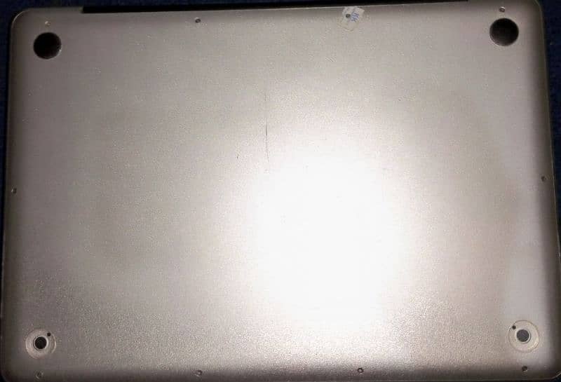 Mackbook pro 2011 Grey color, fully leminated, 3 hours battery backup 2