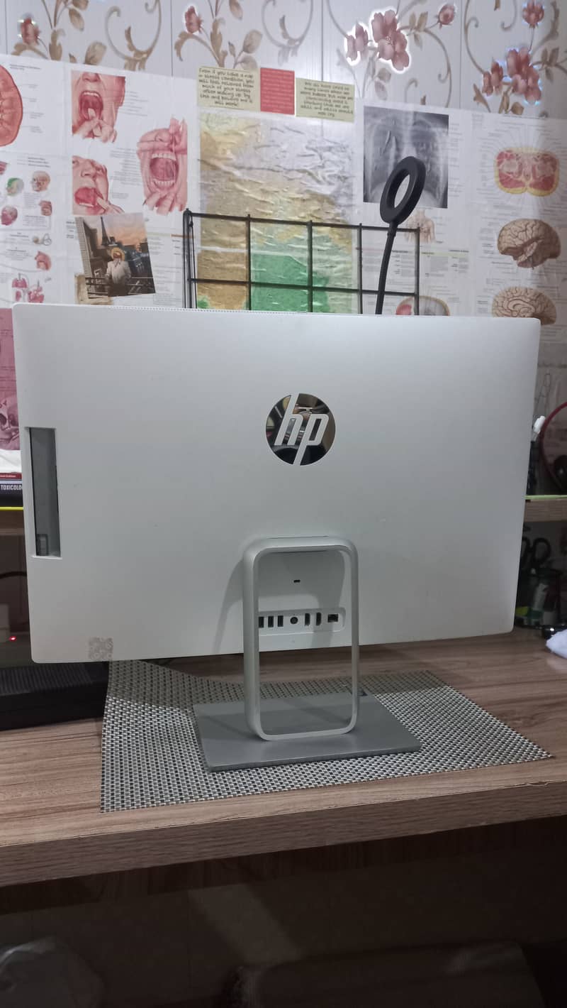 HP DESKTOP-2ET3M0F Core I7+ 8th gen 4