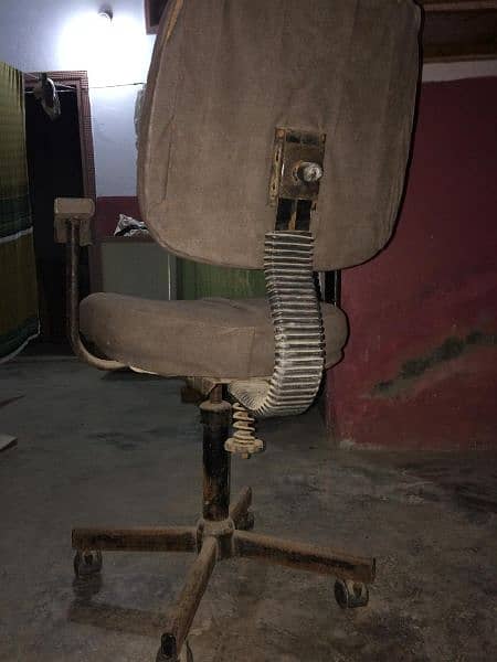 Office chair for sale only 1 chair 2
