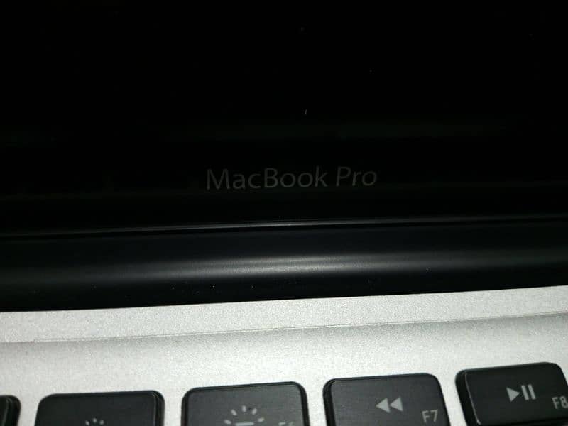 Macbook pro 2011 256SSD fully leminated 3 hours battery backup 4
