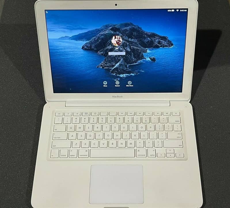 APPLE MACBOOK A1342 13” 250GB HDD, 4GB RAM, WHITE With Office 2011 1