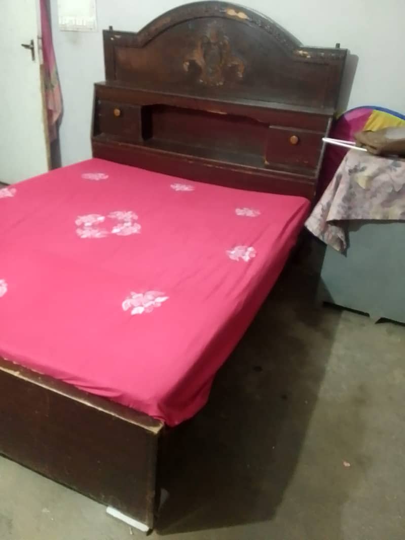 Wodden bed for sale 0